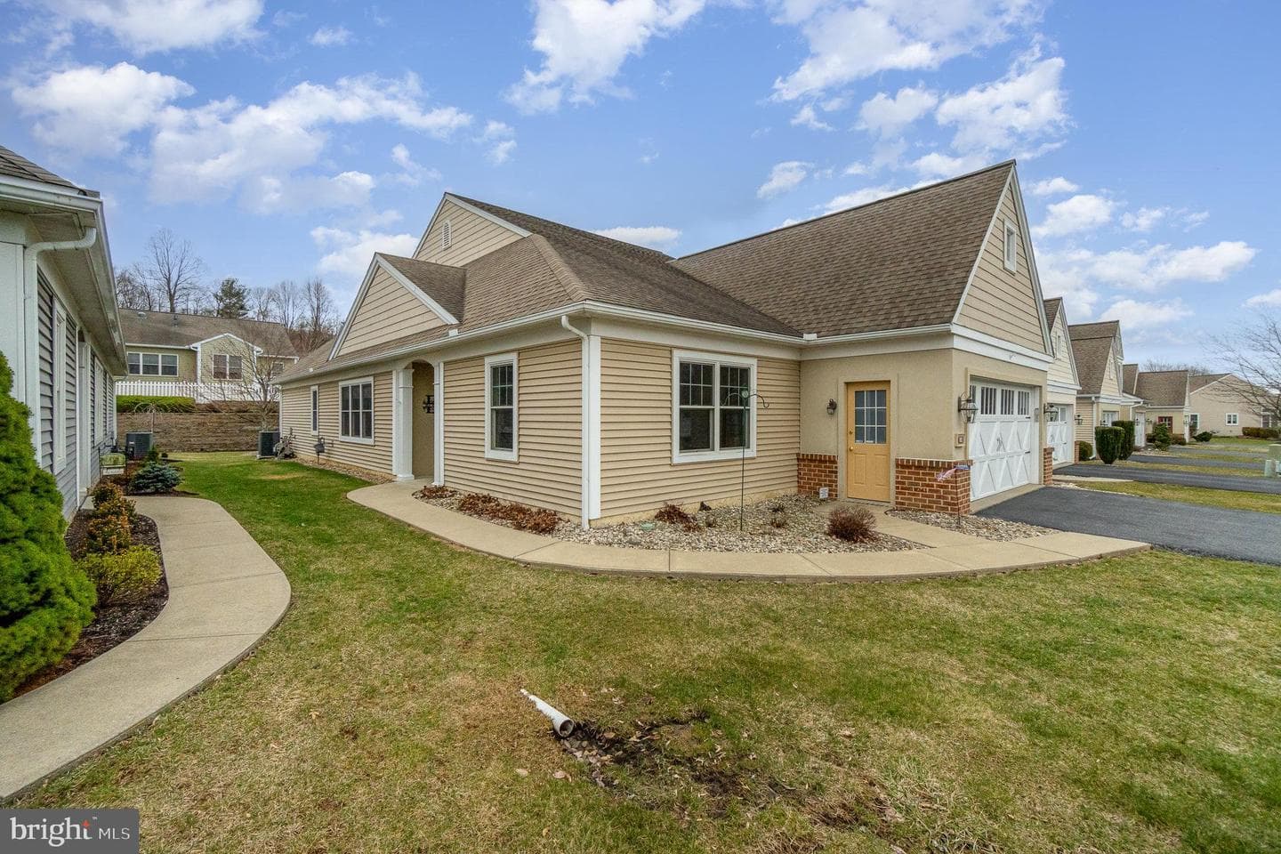 1012 English Drive photo 3