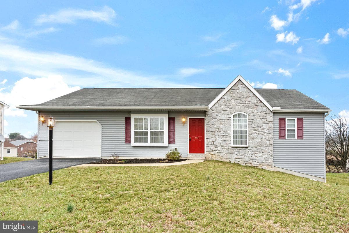 975 Harmony Hill Drive photo 1
