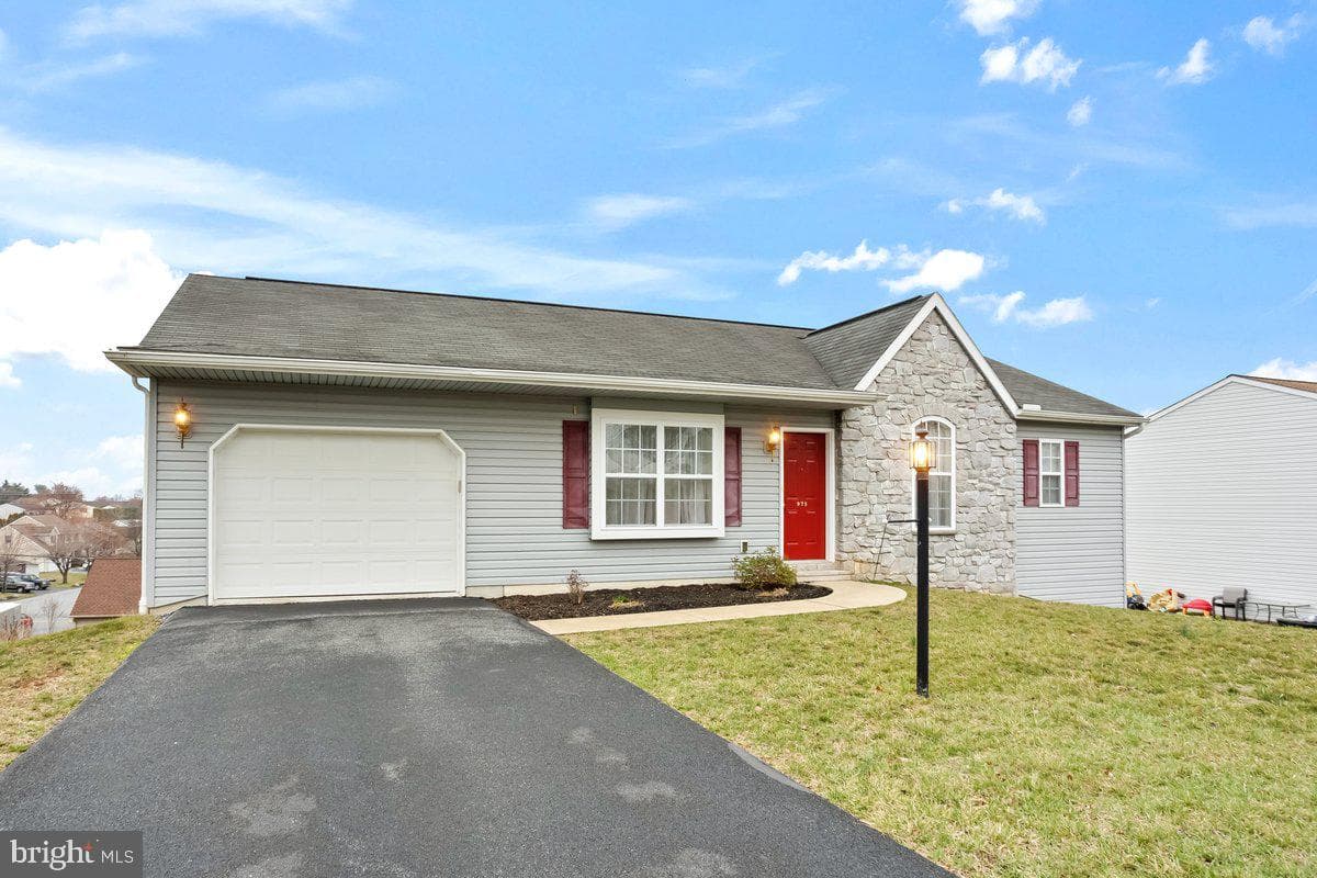 975 Harmony Hill Drive photo 4