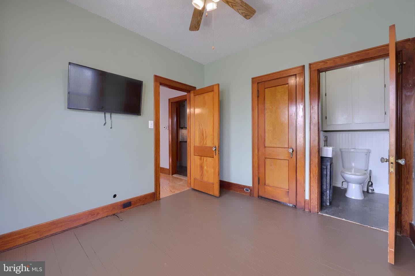 11 E Poplar Street photo 20