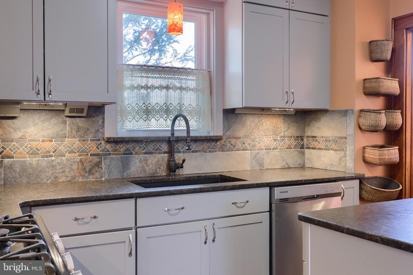 11 E Poplar Street photo 23