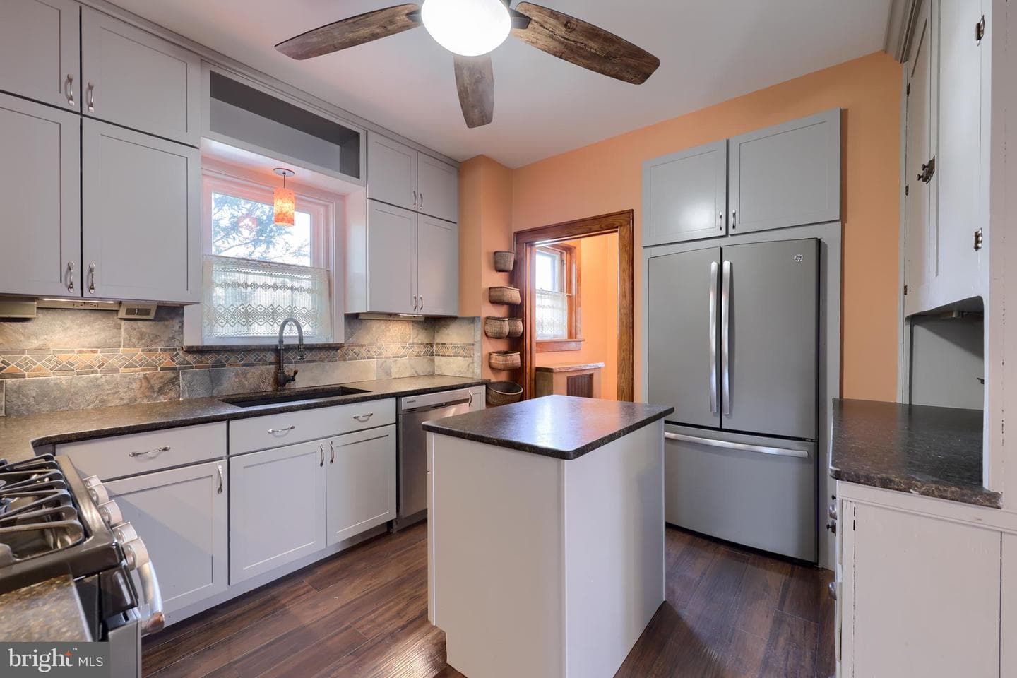 11 E Poplar Street photo 25