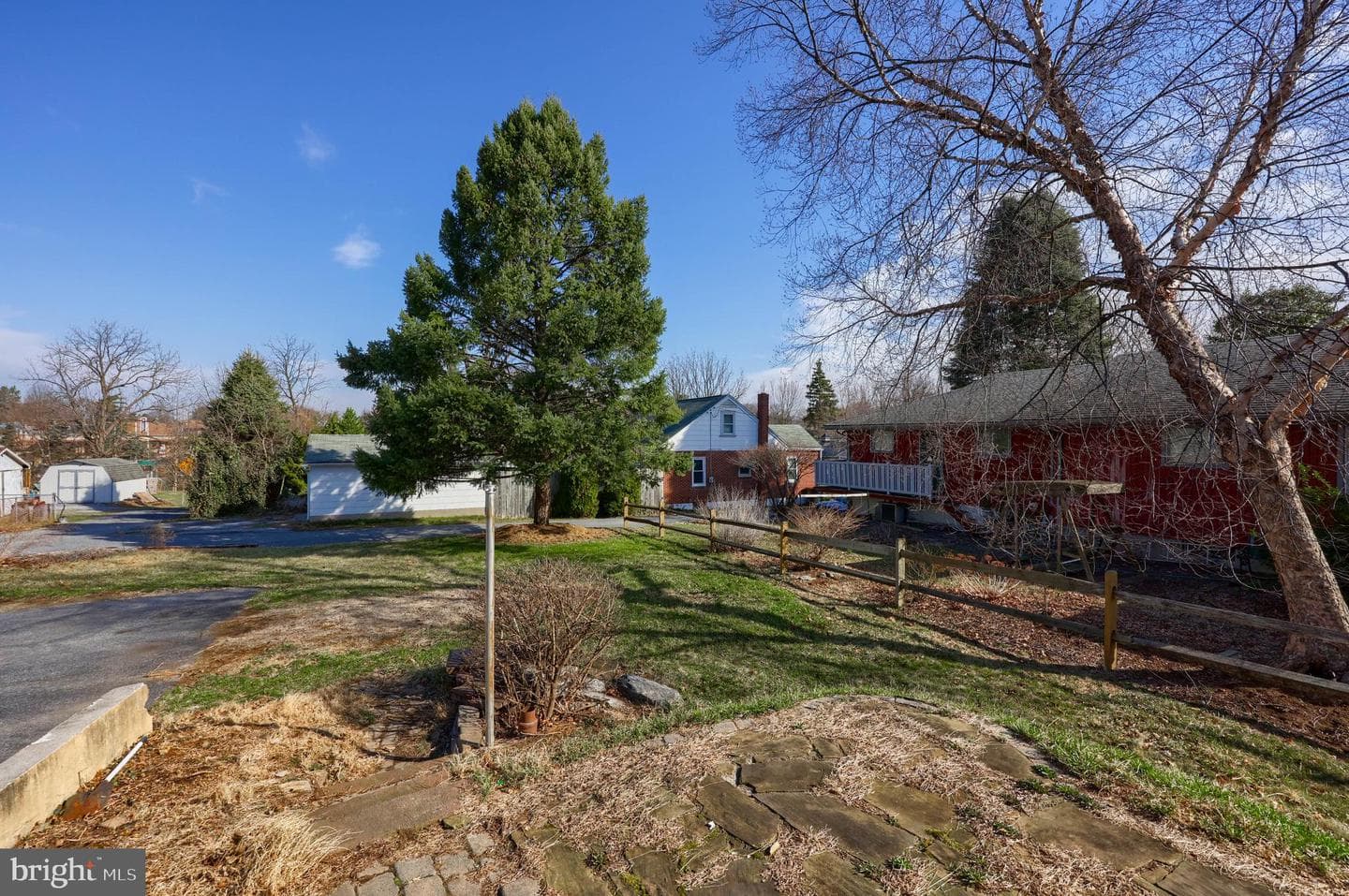 11 E Poplar Street photo 9