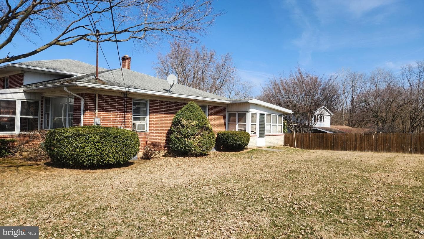 124 Maple Street photo 3