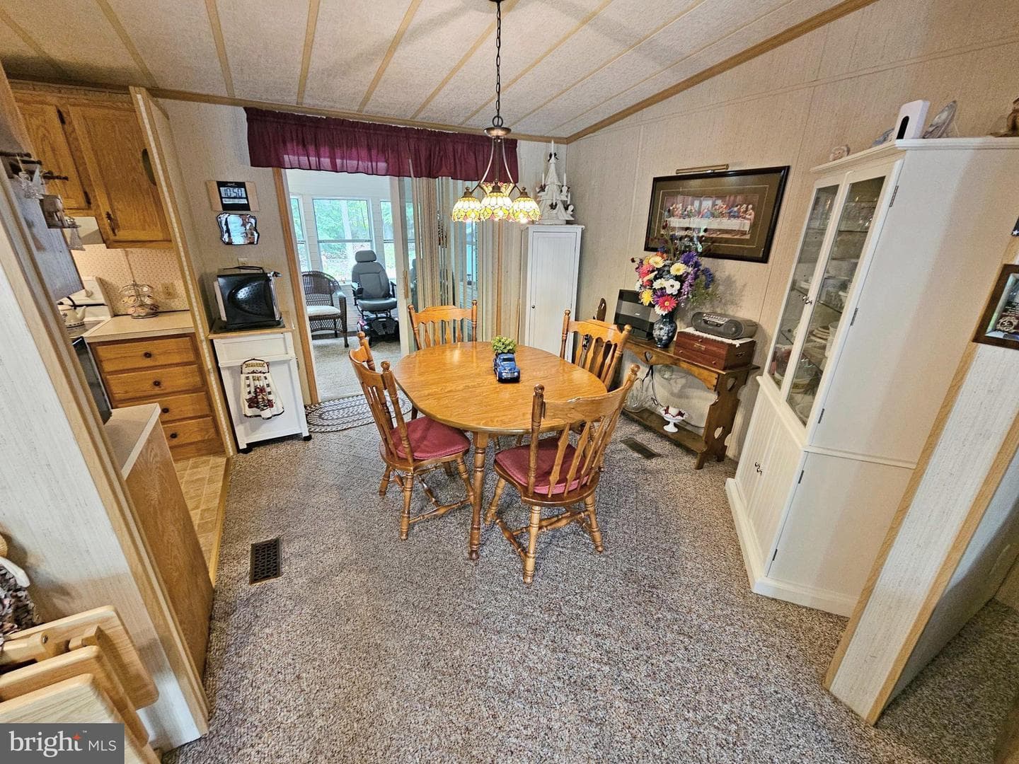 319 Maple Avenue photo 7
