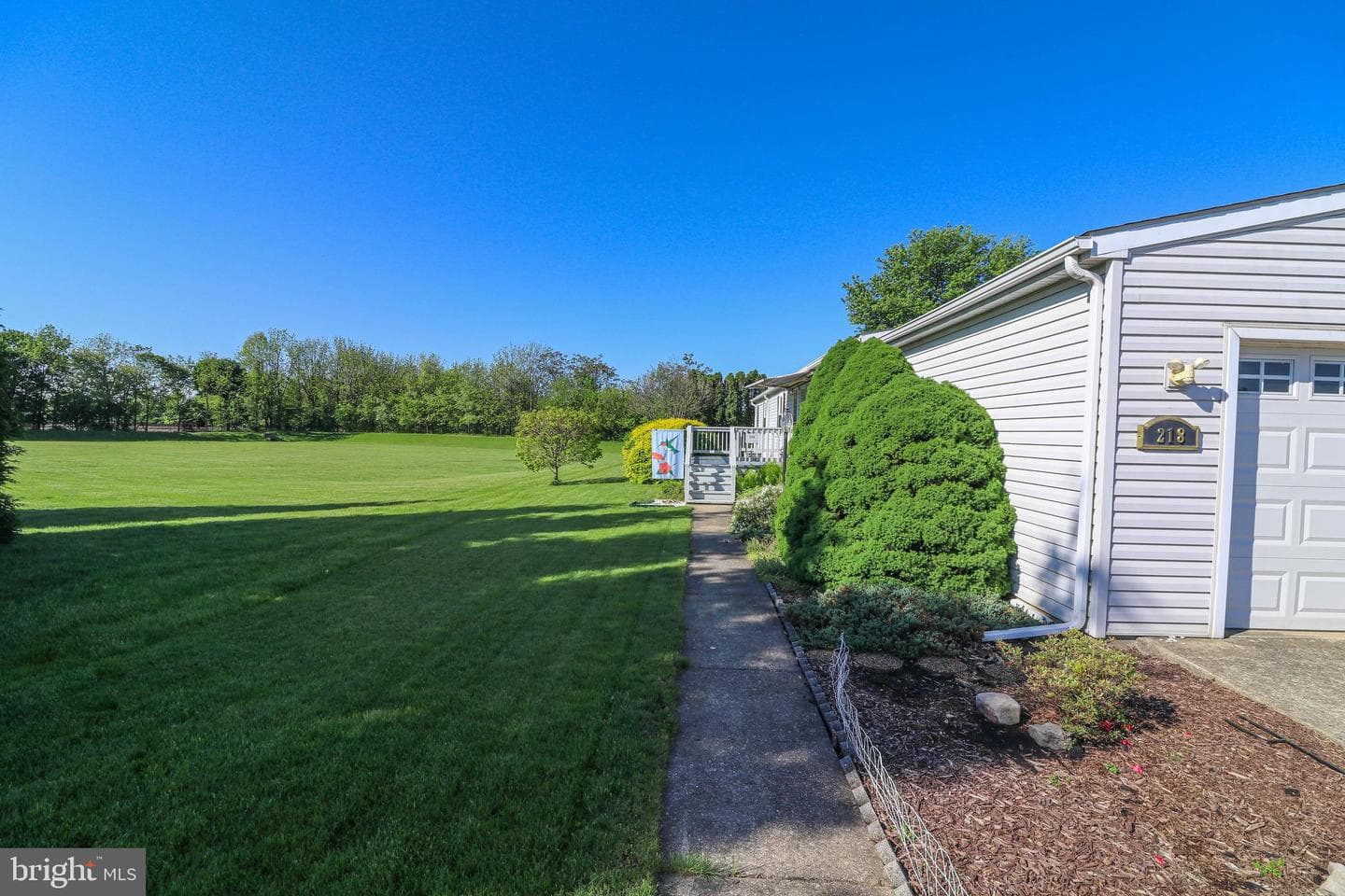 218 W Spruce Street photo 7