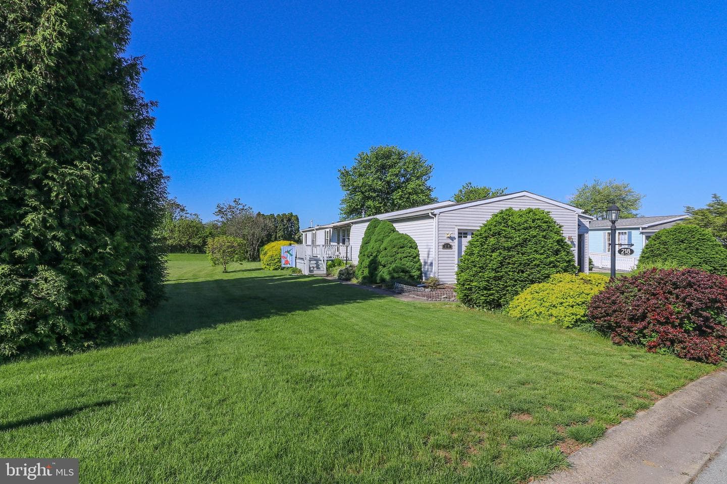 218 W Spruce Street photo 9