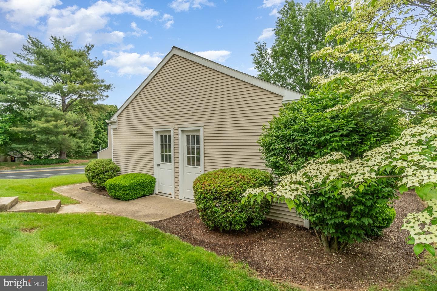 1201 Cambridge Court photo 21