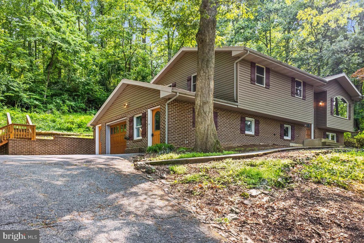 102 Ironmaster Road photo 2