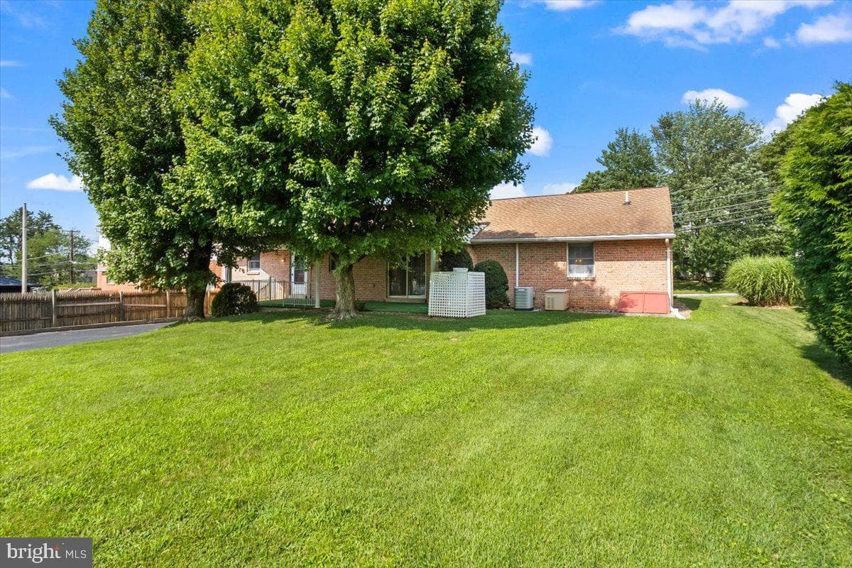 1023 Cornwall Road photo 30