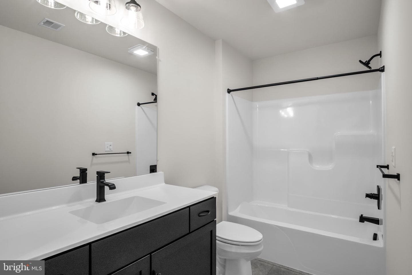 141 Bellflower Avenue photo 14