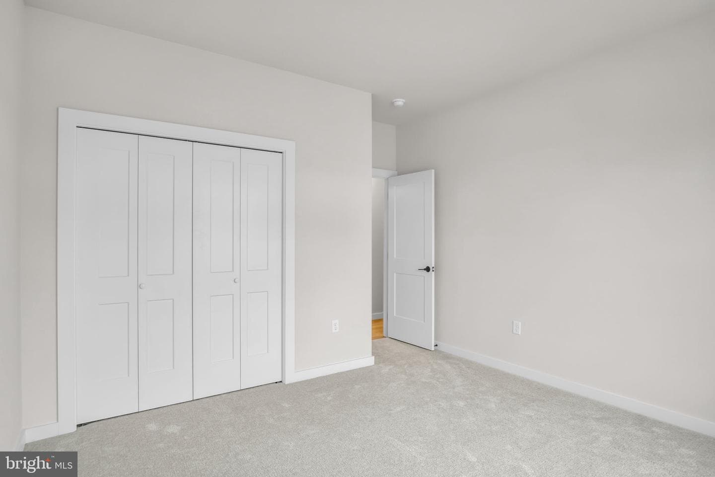 141 Bellflower Avenue photo 16