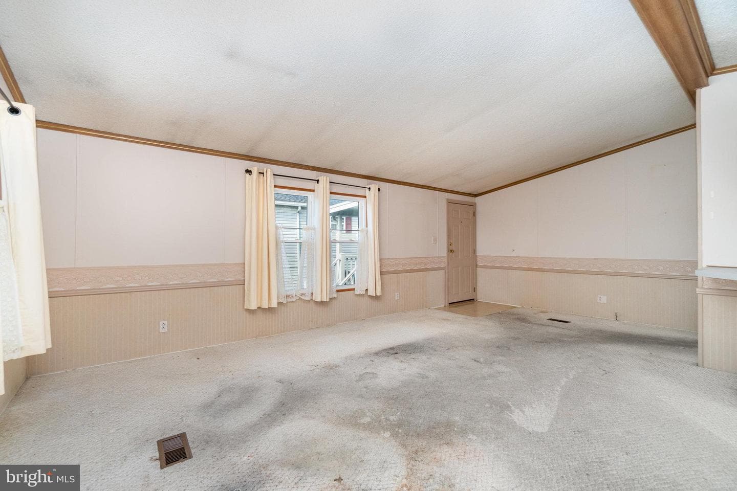 624 W Cedar Street photo 9