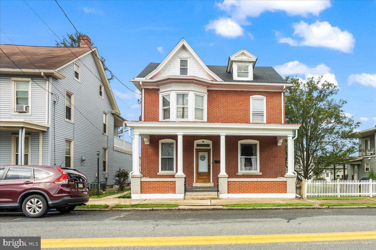 27 N Center Street photo 3