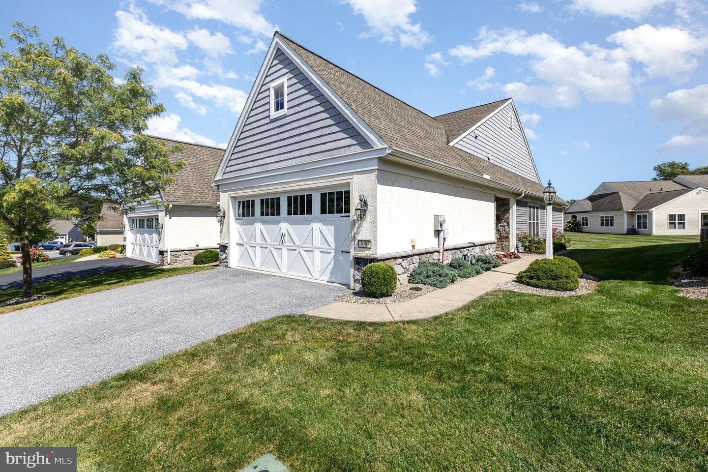 1007 Great Hall Drive photo 2
