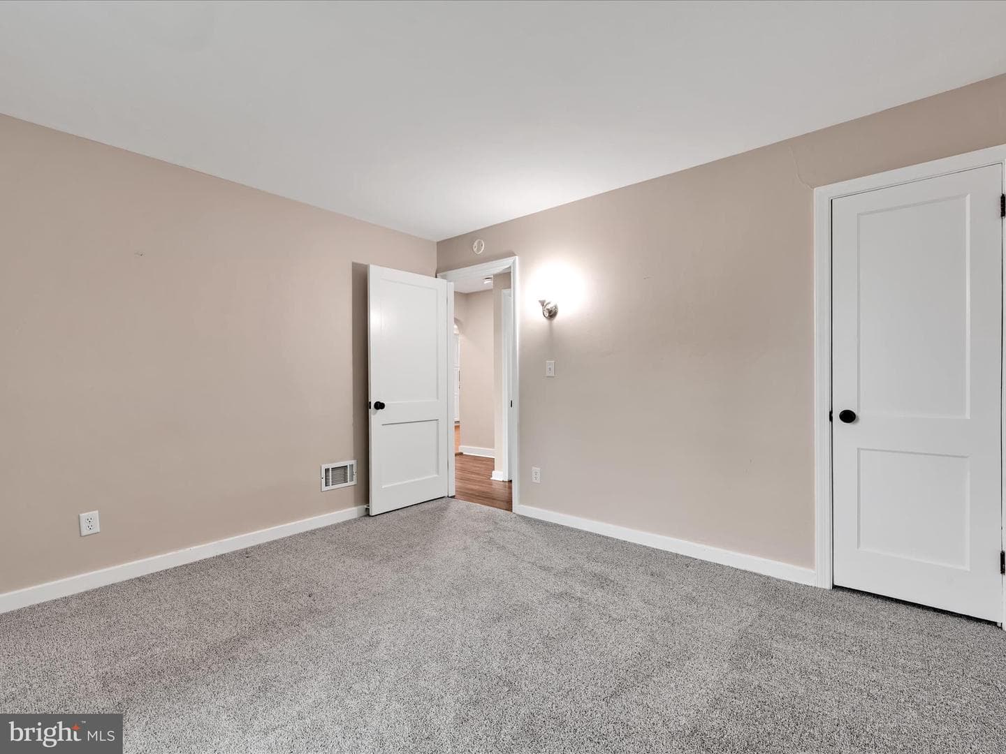 37 Willow Avenue photo 13