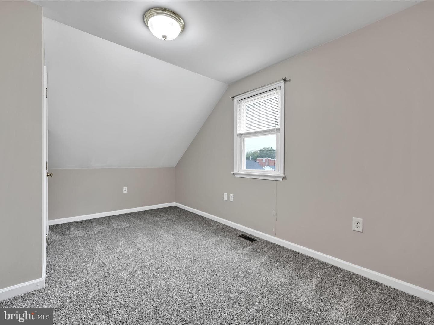 37 Willow Avenue photo 15