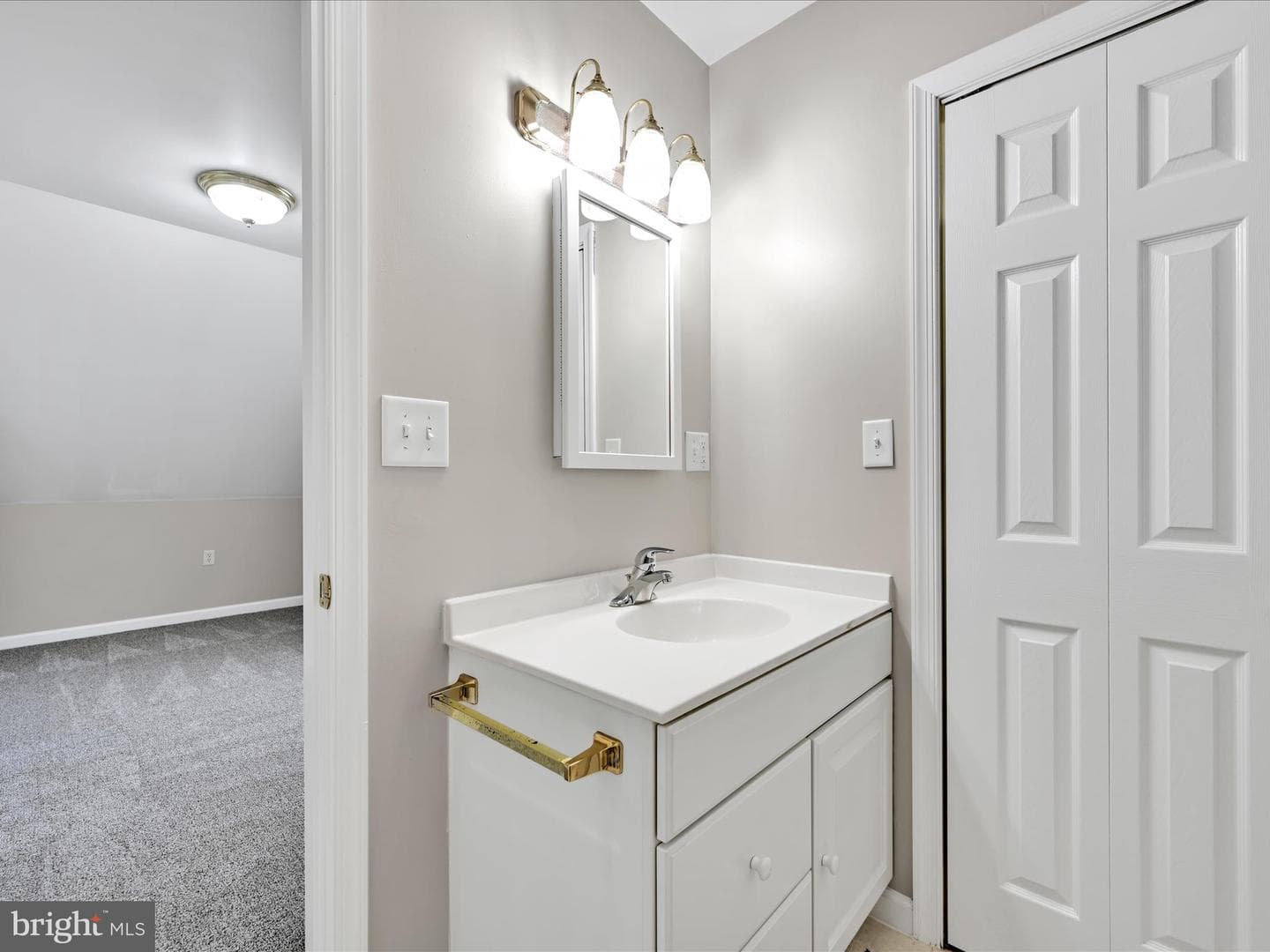 37 Willow Avenue photo 18