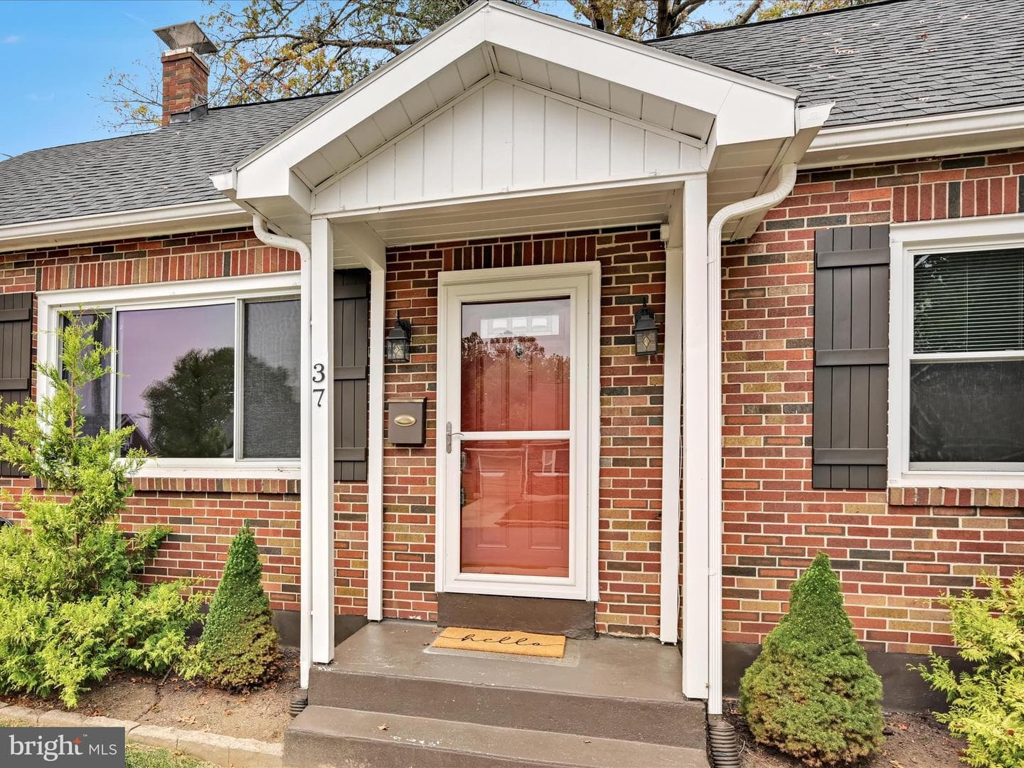 37 Willow Avenue photo 4