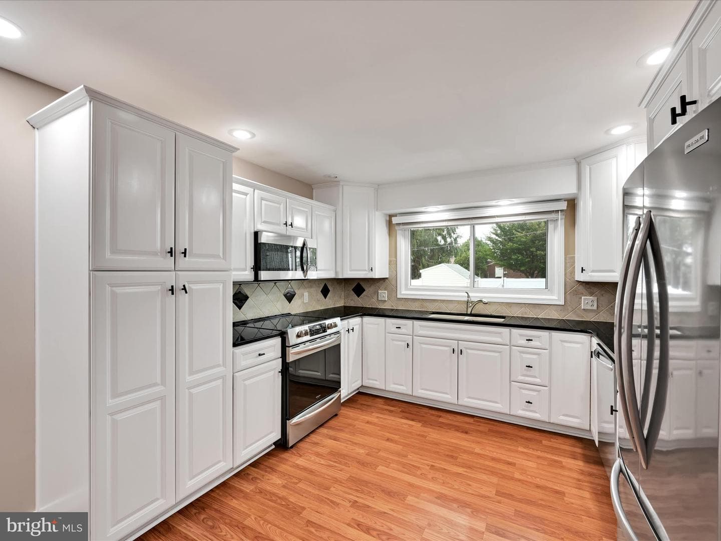 37 Willow Avenue photo 7