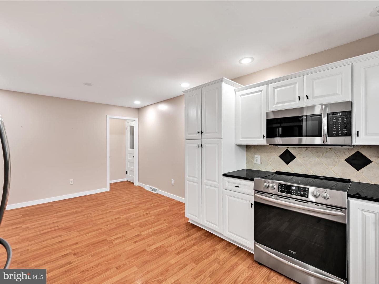 37 Willow Avenue photo 9