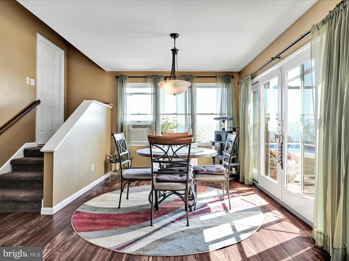544 N College Street photo 11