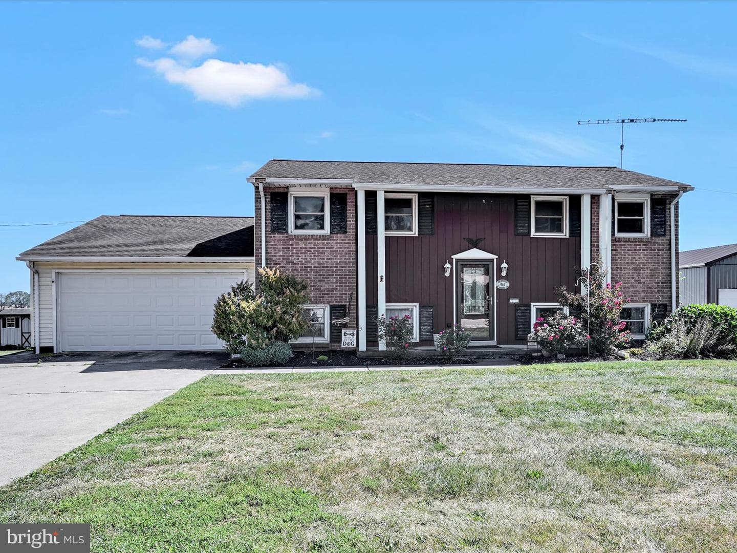 544 N College Street photo 2