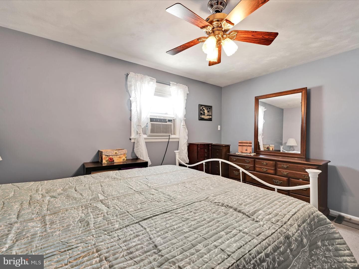 544 N College Street photo 22
