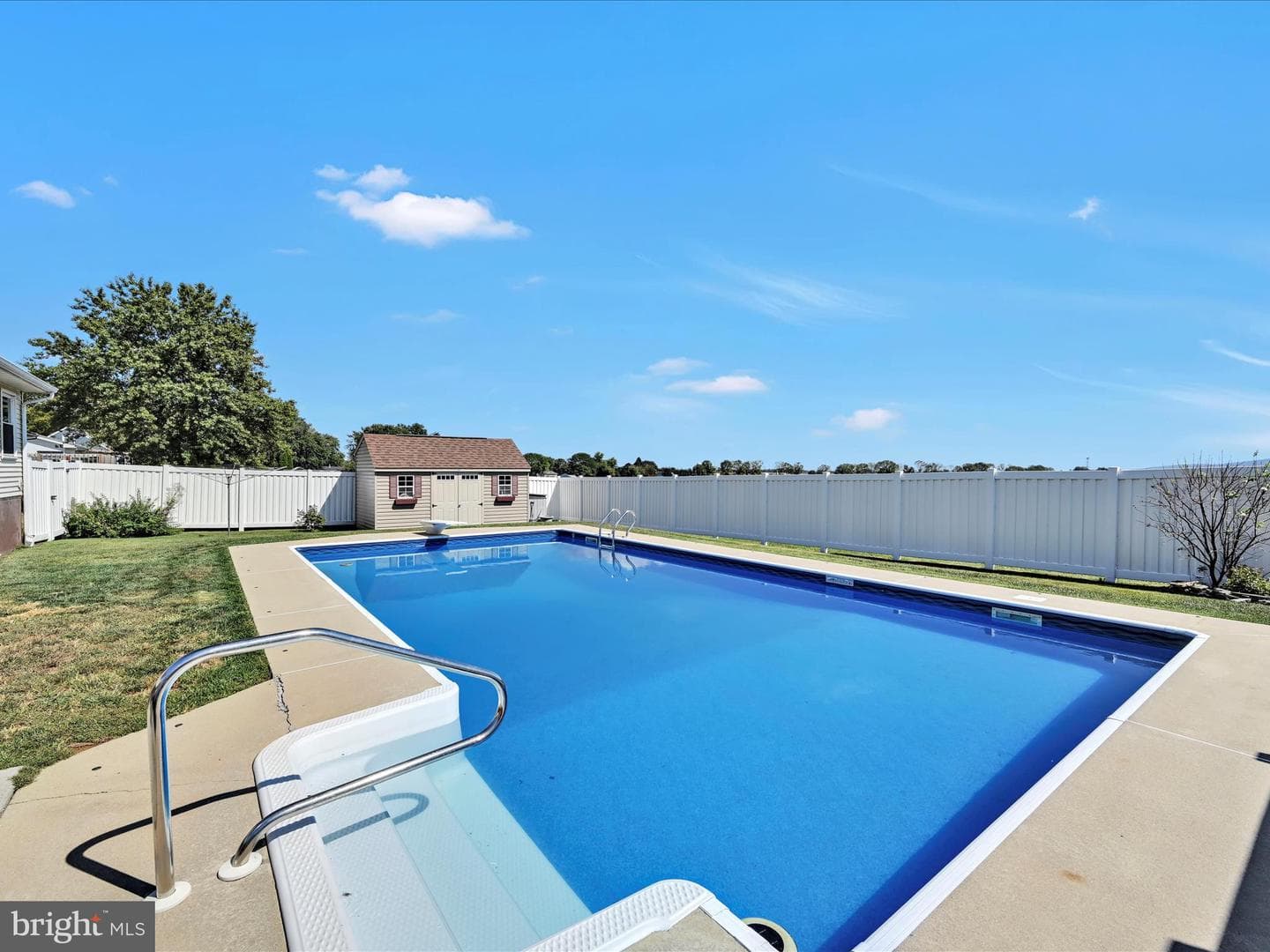 544 N College Street photo 28