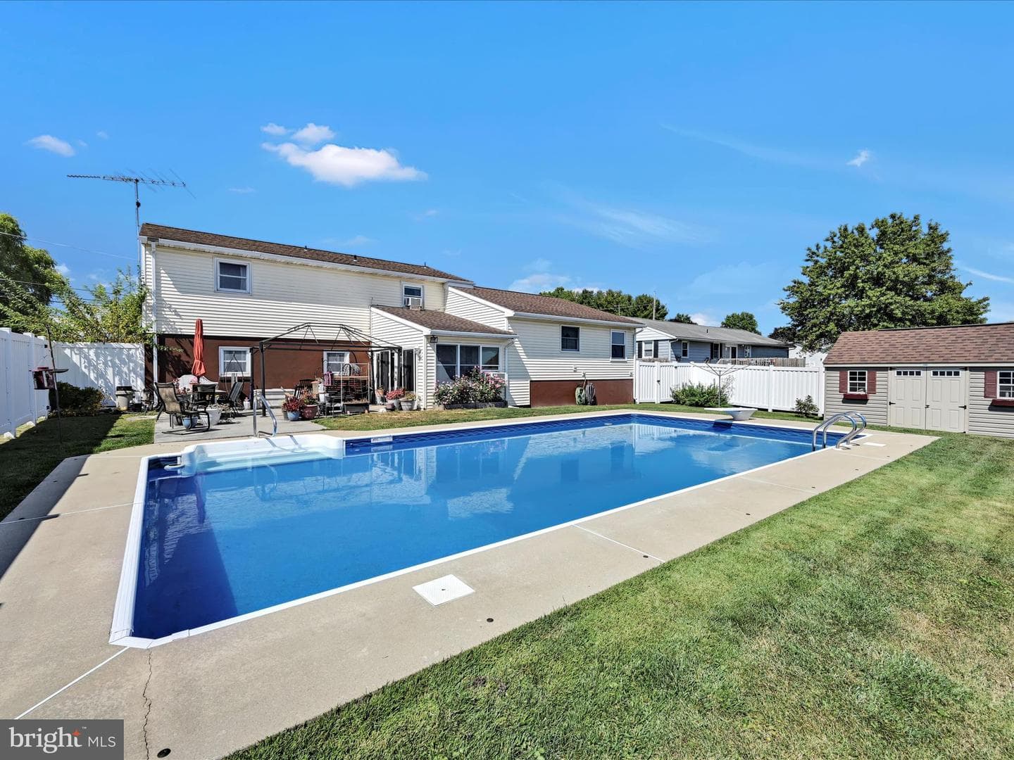 544 N College Street photo 29