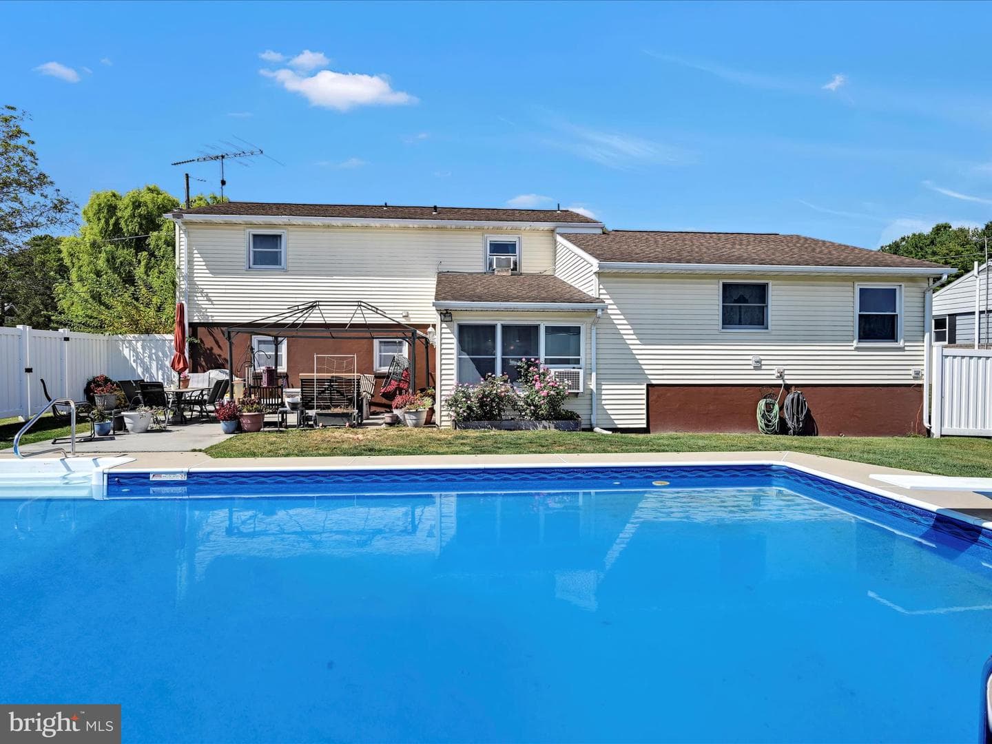 544 N College Street photo 31