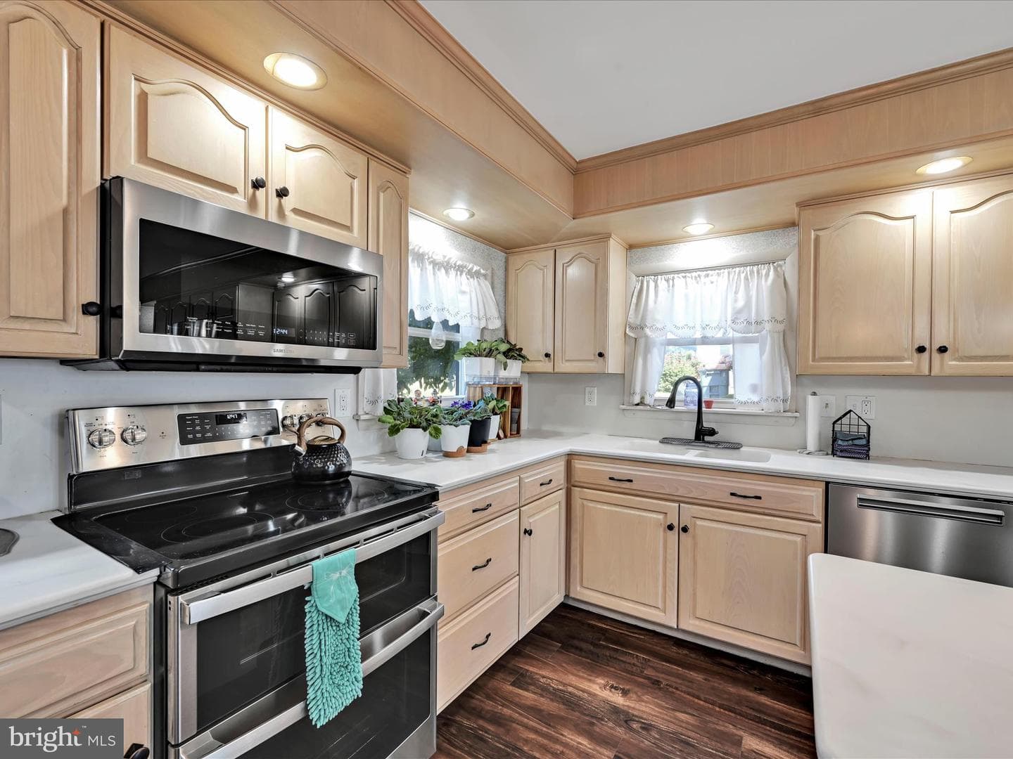 544 N College Street photo 7