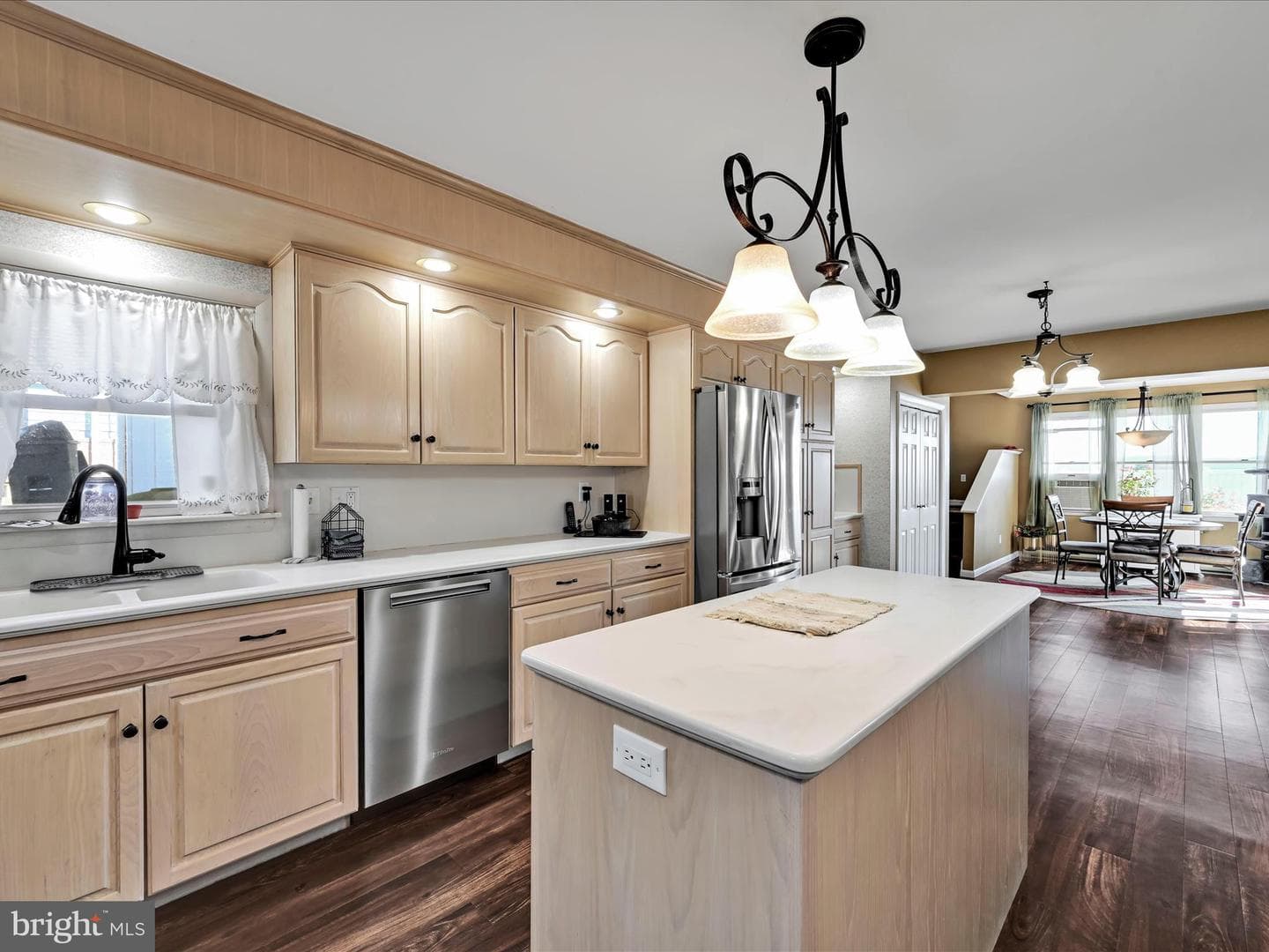 544 N College Street photo 8