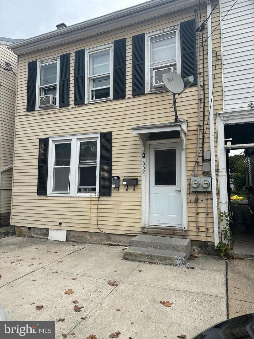 352 N 7th Street photo 1
