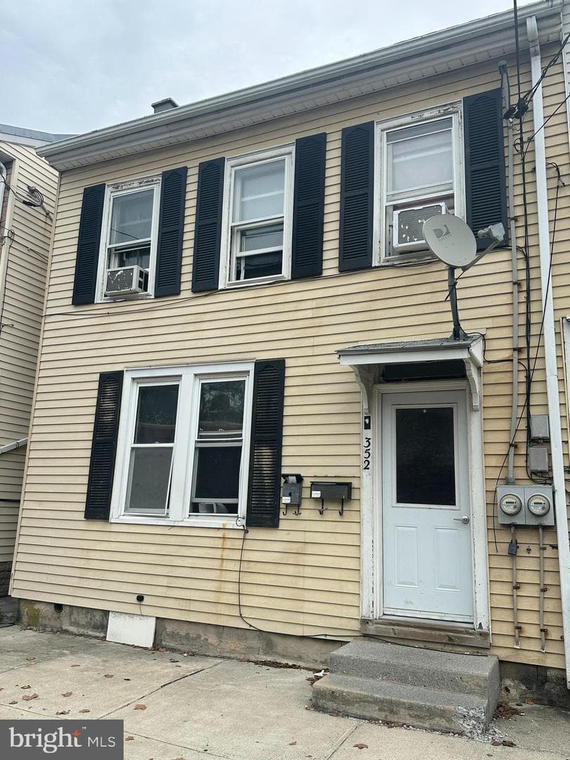 352 N 7th Street photo 2