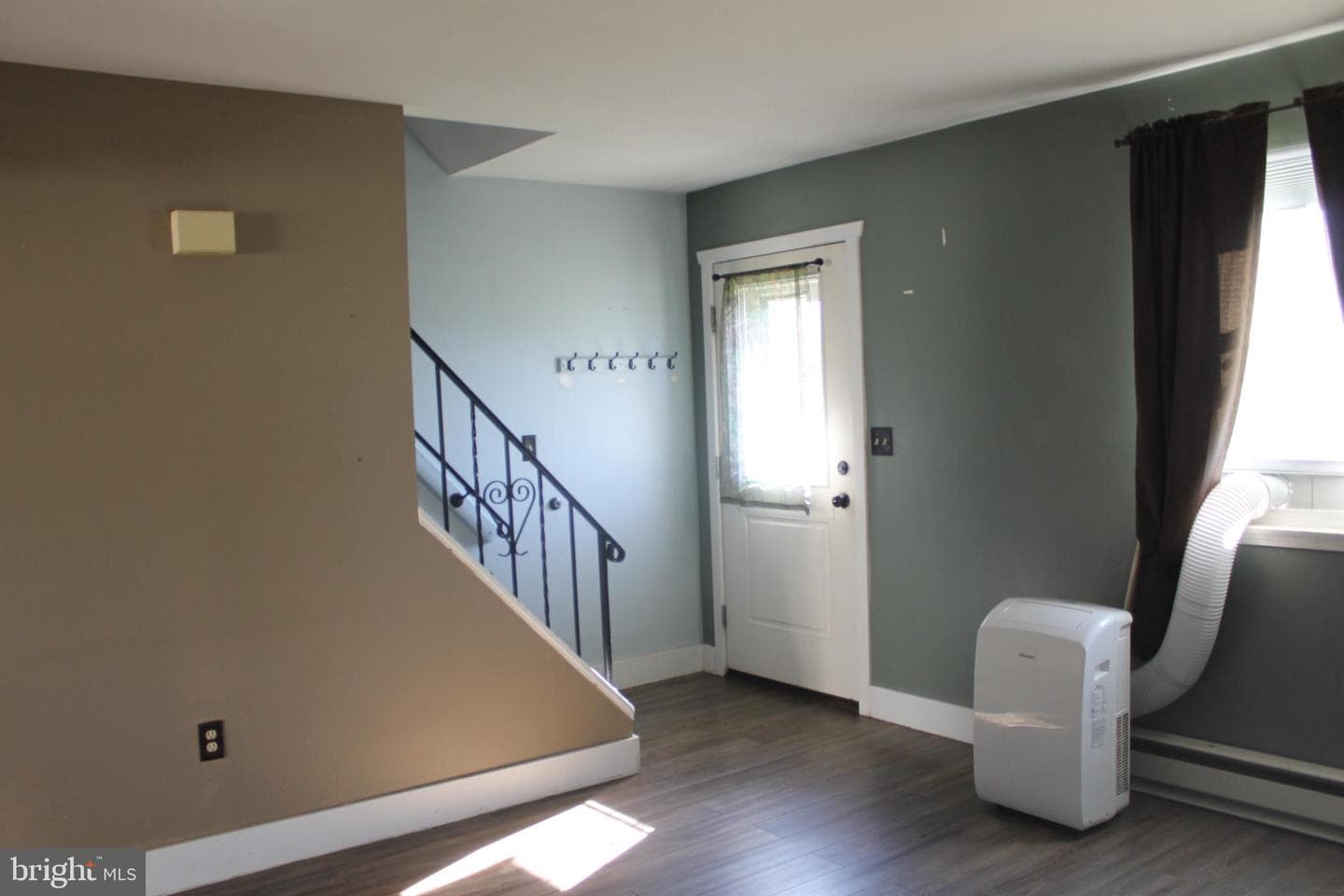 208 S Center Street photo 11