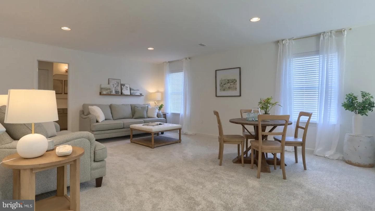 104 Flora Blvd photo 8