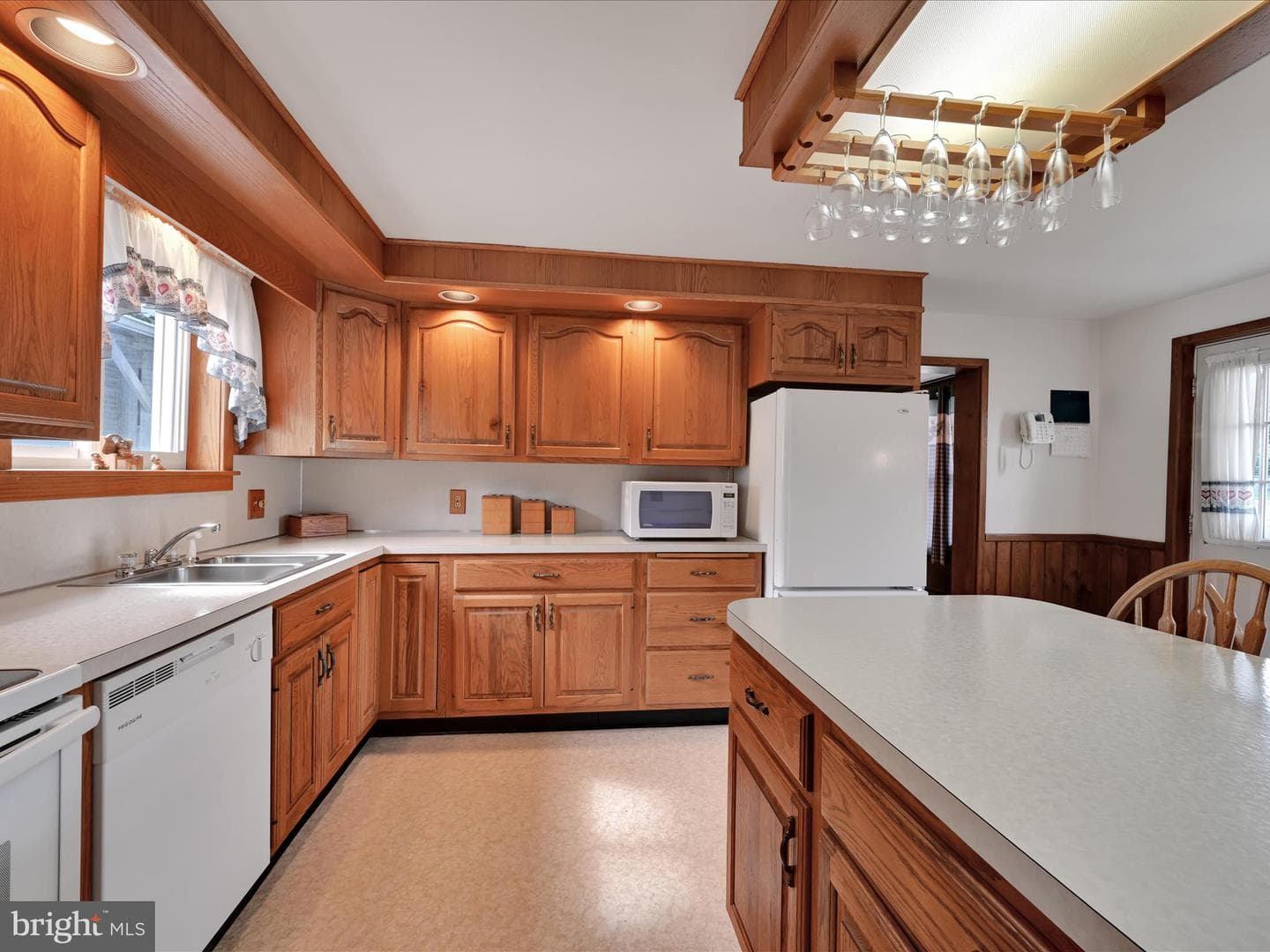 140 N Railroad Street photo 11