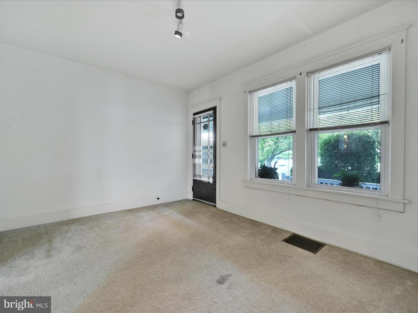 1546 Oak Street photo 6