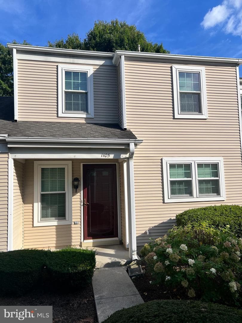 1105 Cambridge Court photo 1