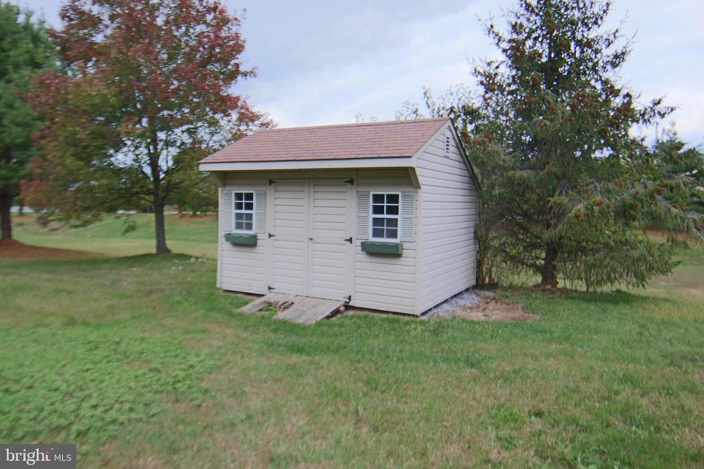 527 Royal Road photo 36
