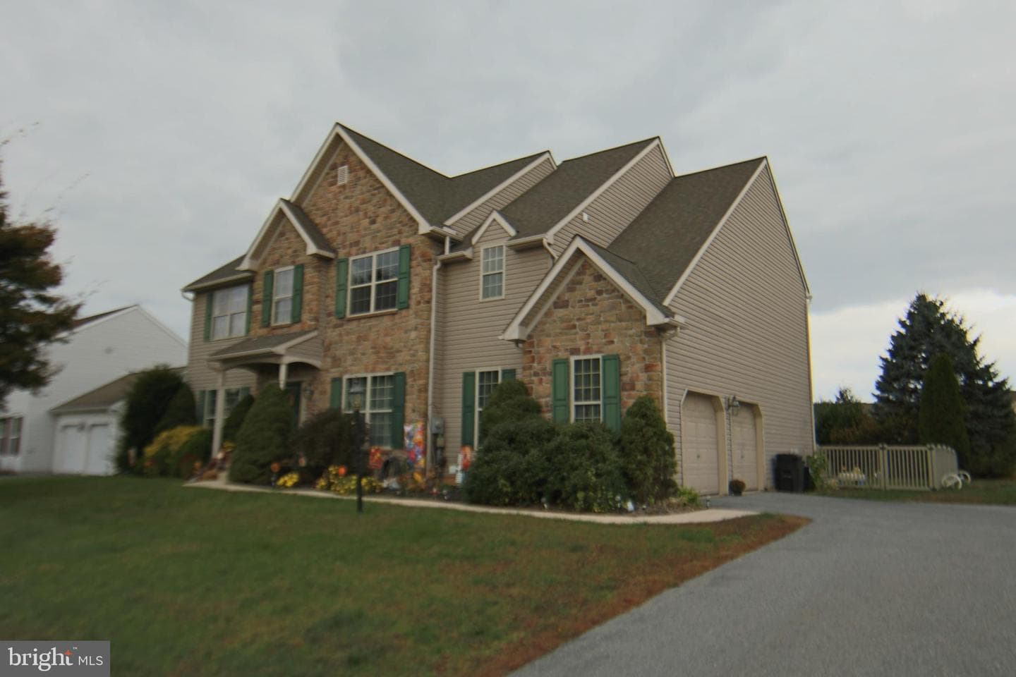 527 Royal Road photo 5