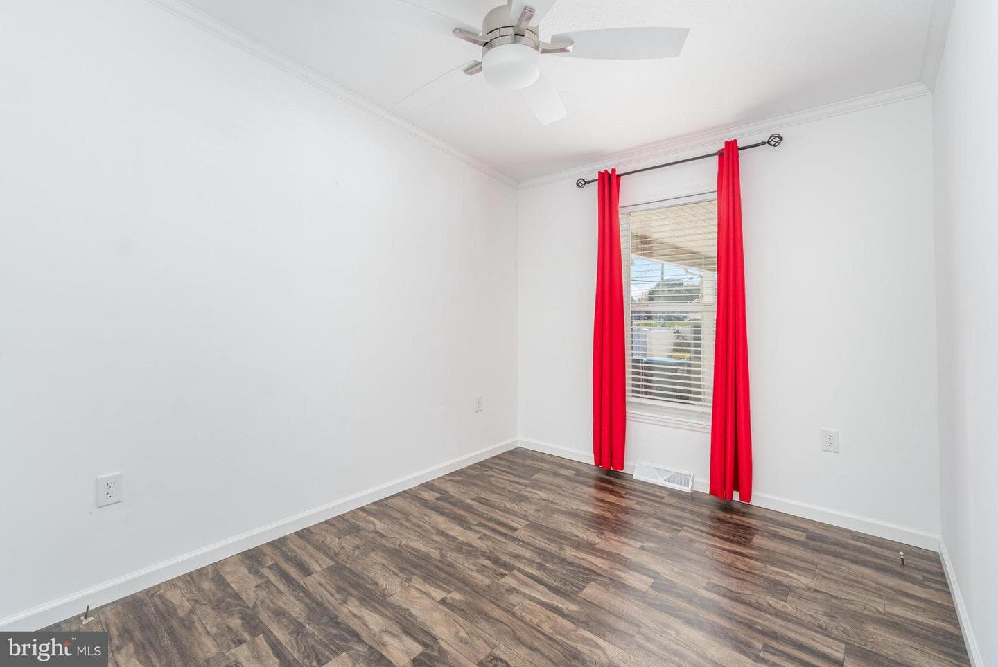 421 N Railroad Street photo 14