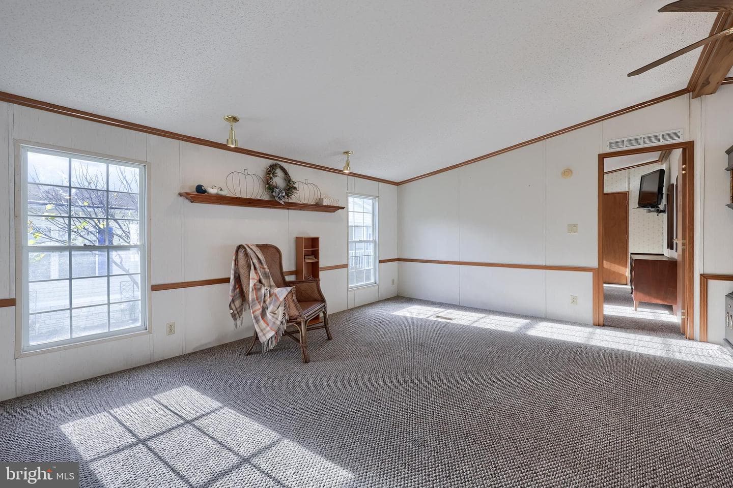 564 W Cedar Street photo 15