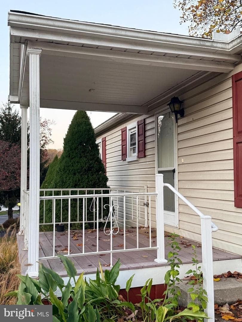 303 Maple Ave Tp-0211 photo 2