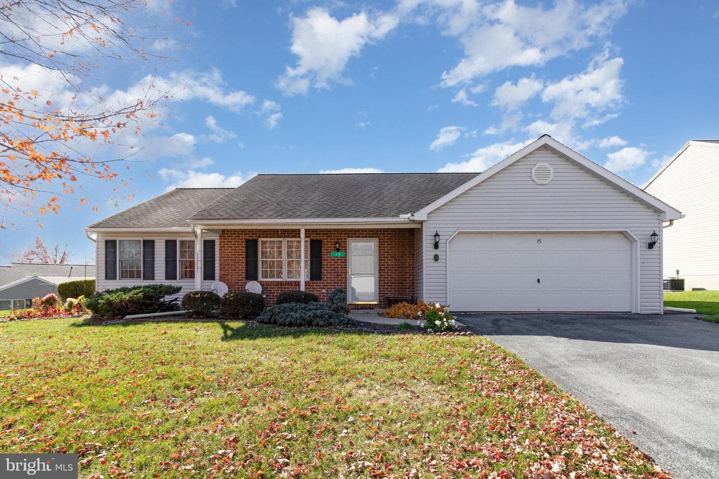 15 Lakeview Drive photo 3