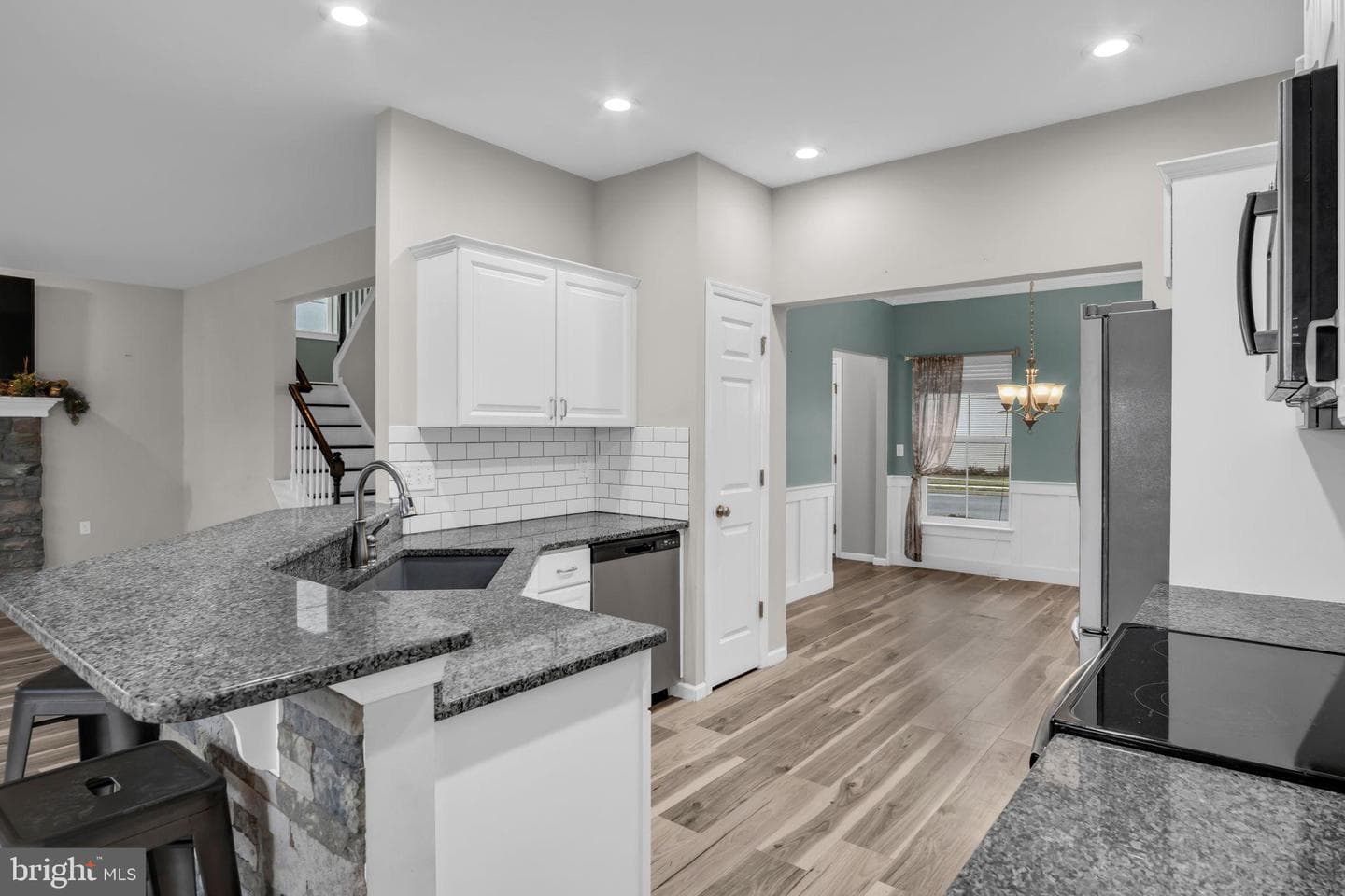 168 Parkside Drive photo 4