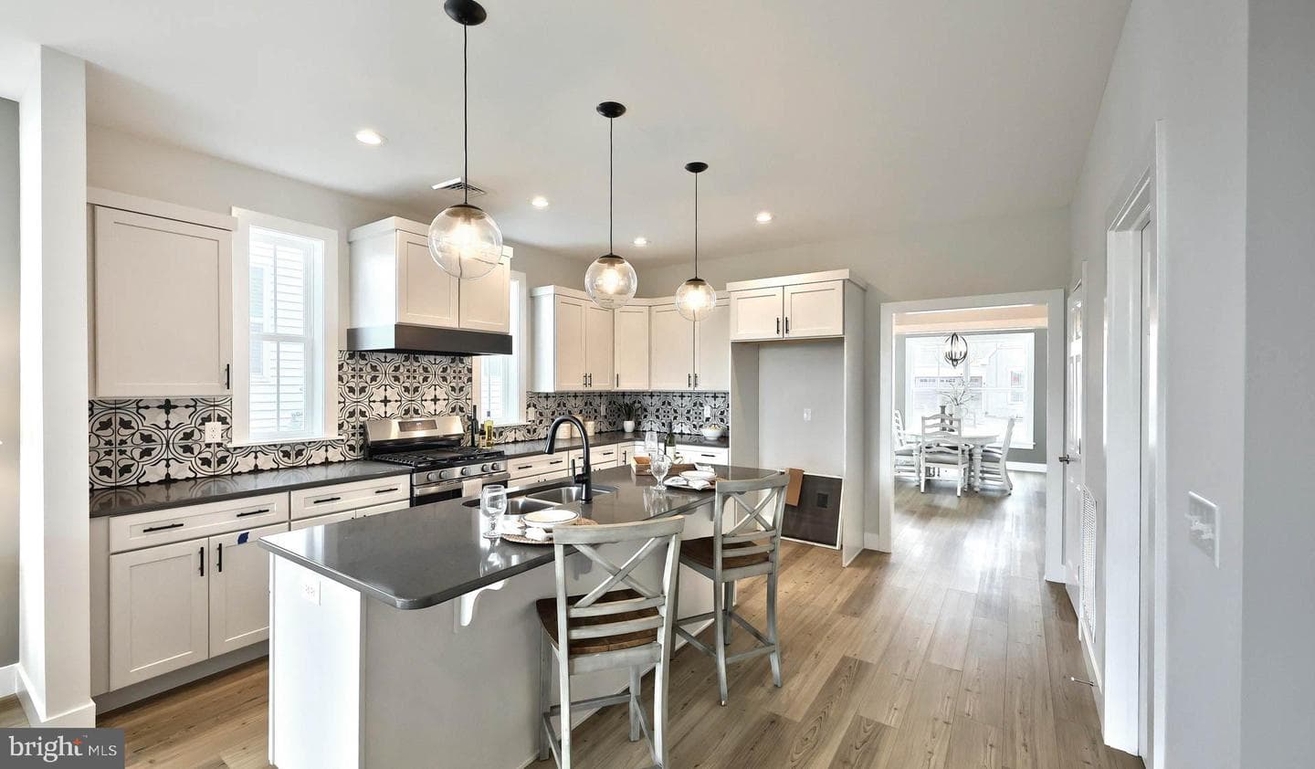 529 Stone Gate Boulevard photo 3