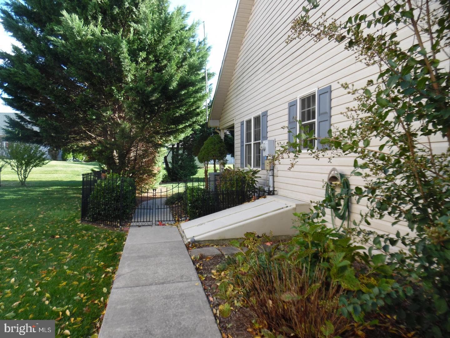 325 Charles Street photo 37