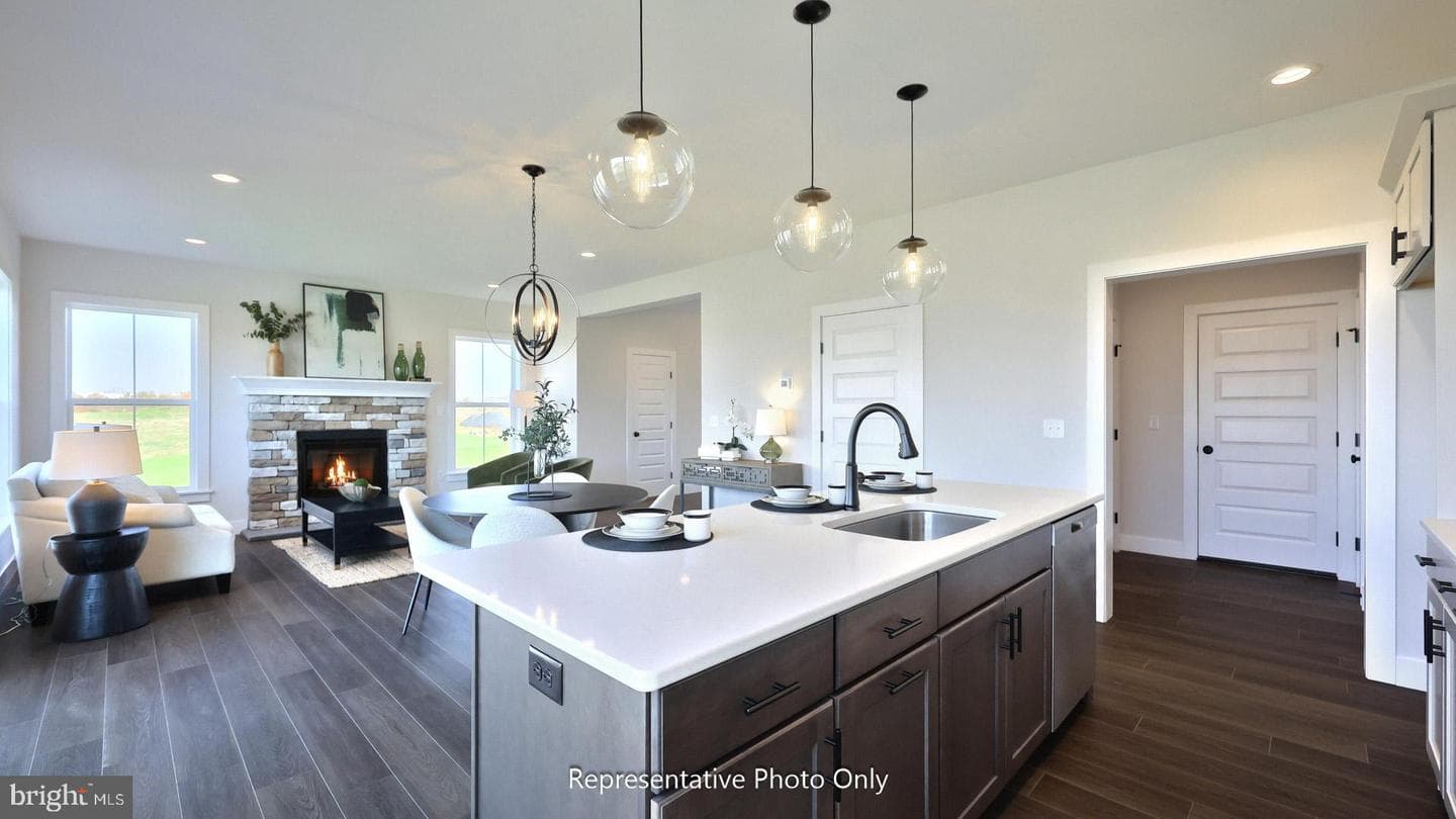 37 Canterbury Lane photo 9